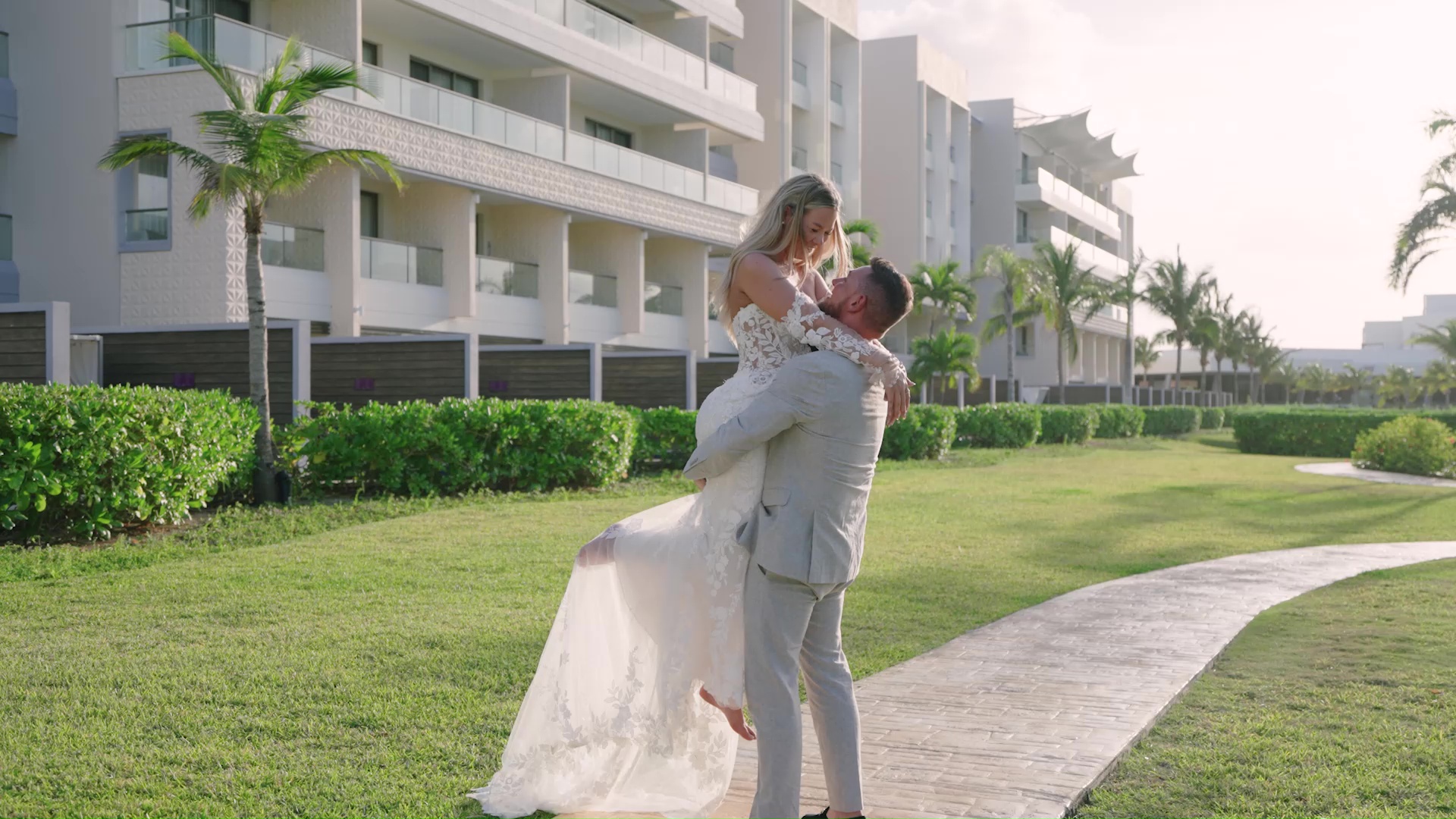 Cancun Wedding Photographer Planet Hollywood